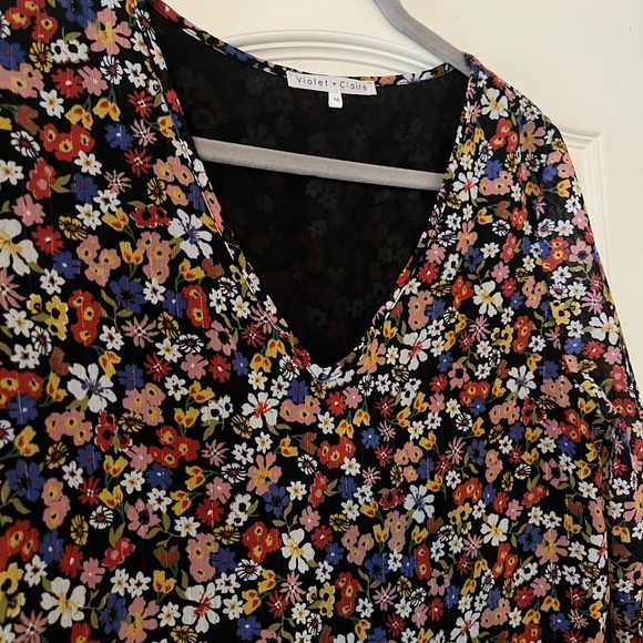 Violet + Claire Multicolor Floral V-Neck Blouse Women’s Size Medium - Picture 5 of 13